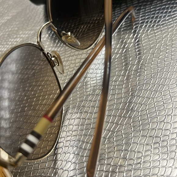 Burberry sunglasses - Picture 4 of 4